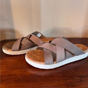 Keen women’s tan Sandals